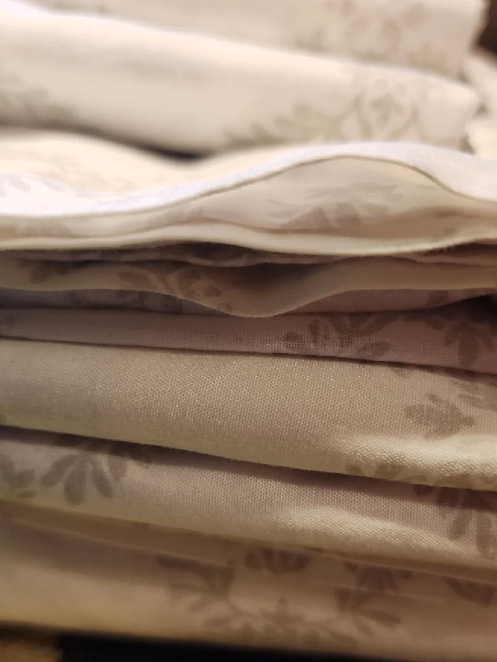 Signature Hemmed Sheet Set — Light Gray Floral - Picture 7 of 9
